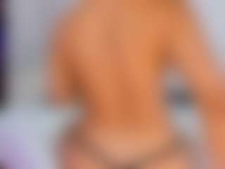 Live cam show with Steffany Redx - Oil on AdultVida.com