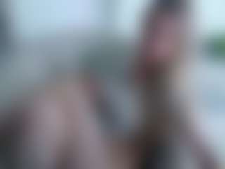 Live cam show with Deidi - Bedroom on StripNow