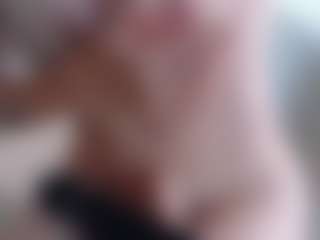 Live cam show with Deidi - Blonde Hair Petite on Hubzter Live