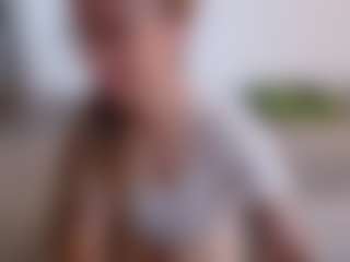 Live cam show with Deidi - Athletic Brown Eyes on StripNow