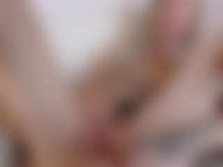 Live cam show with Deidi - Small Ass on StripNow