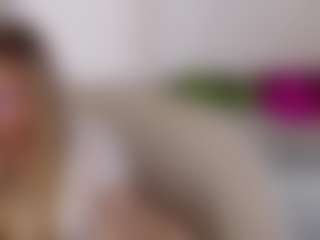 Live cam show with Deidi - Petite on Hubzter Live