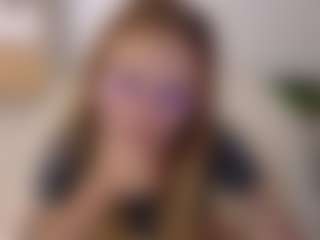 Live cam show with Deidi - Athletic College on Camsoda