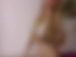 Live cam show with Deidi - Athletic Bedroom on sexylive.show