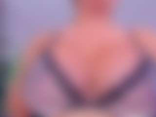 Live cam show with Fabiana BIG BOOBS - Fingering MILF on Stripli.com