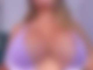 Live cam show with Fabiana BIG BOOBS - HD MILF on SxyPornLive