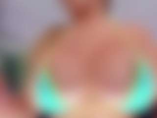 Live cam show with Fabiana BIG BOOBS - Living Room on googirlz