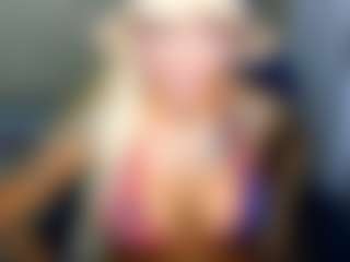 Live cam show with mia-hott - Toys on xfollow cams