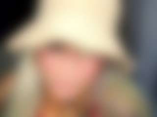 Live cam show with mia-hott - Brown Eyes Toys on LiveSexCams6