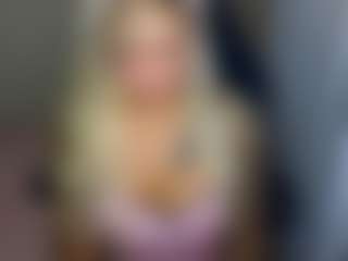 Live cam show with mia-hott - Fingers on StripNow