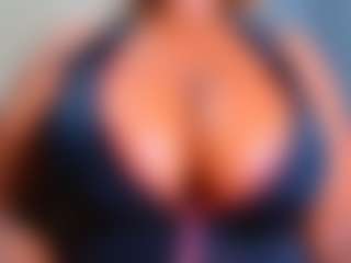 bustydiamondlover's Live Sex Cam Show
