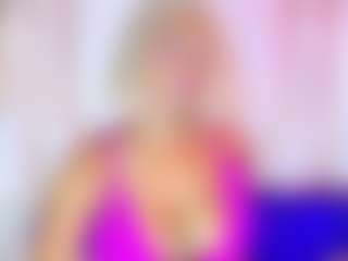 Live cam show with shanalawless - Booty on TeamSkeetLive