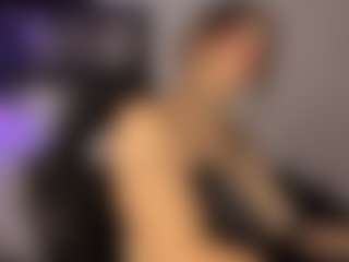 Live cam show with Adri Rogers - Athletic on Camming Site