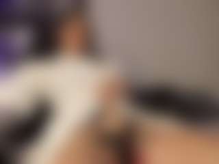 Adri Rogers's Live Sex Cam Show