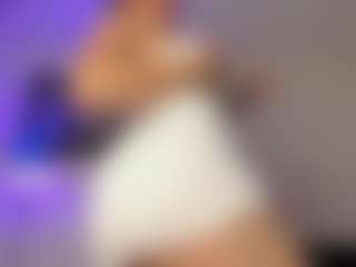 Live cam show with Adri Rogers - Twerking on AdultVida.com