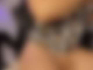 Adri Rogers's Live Sex Cam Show