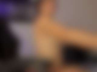 Live cam show with Adri Rogers - Athletic Lush on sexylive.show