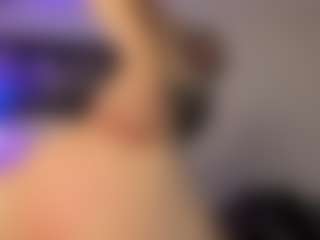 Adri Rogers's Live Sex Cam Show