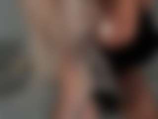 xoanax MILF webcam performer live streaming