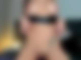 xoanax MILF webcam performer live streaming