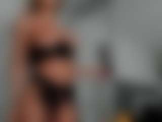 xoanax MILF webcam performer live streaming