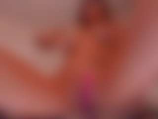 xoanax MILF webcam performer live streaming