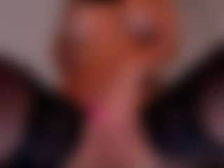 xoanax MILF webcam performer live streaming