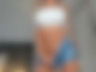 xoanax MILF webcam performer live streaming