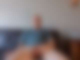 Live cam show with Moggleflop - Average on Camsoda