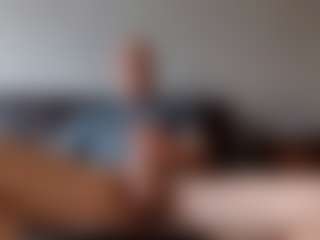 Live cam show with Moggleflop - Bedroom on pussylord.com