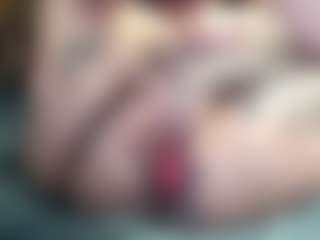 Live cam show with pamelagunns - Mature on livesexfox.com