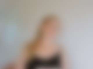 Live cam show with Rosey - Huge on Camsoda