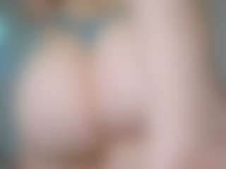 Live cam show with Rosey - Tease Lovense on AdultVida.com