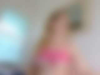 Live cam show with Rosey - Toys on StripNow
