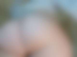 Live cam show with Rosey - Shaved Pussy on SpankPalCams