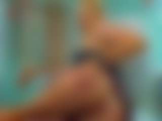 Live cam show with Allie - Squirt on livesexfox.com