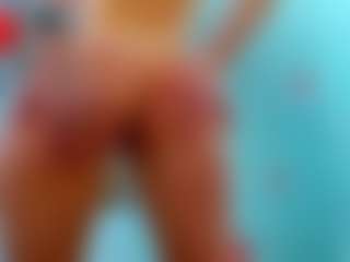 Live cam show with Allie - Big Ass on Camming Site