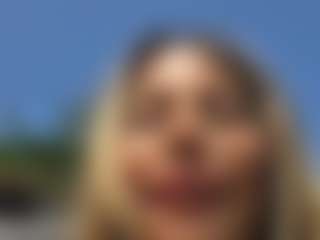 Live cam show with jennermd - Mobile MILF on AdultVida.com