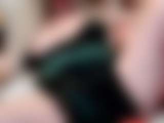 ilaiza MILF webcam performer live streaming