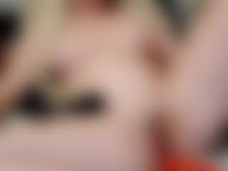 ilaiza MILF webcam performer live streaming