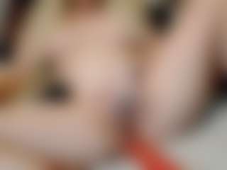 ilaiza MILF webcam performer live streaming