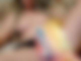 Live cam show with ilaiza - Fingering MILF on liverealitysex.com