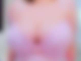 Live cam show with evelynerosse - Average on Mixed Magazine Live