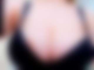 Live cam show with evelynerosse - Blonde Hair MILF on Dolls Live