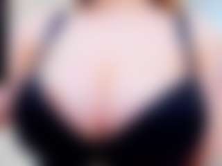 Live cam show with evelynerosse - Average on Camsoda