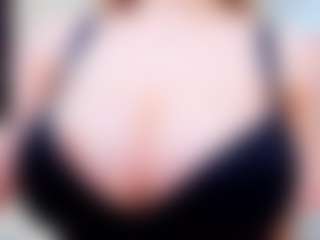Live cam show with evelynerosse - Average on Camsoda