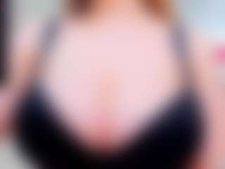 Live cam show with evelynerosse - Average on Camsoda