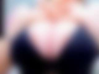 Live cam show with evelynerosse - Curvy MILF on Dare Cams