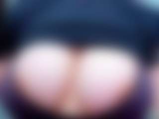 Live cam show with evelynerosse - Blonde Hair Curvy on CamClone