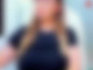 Live cam show with evelynerosse - Blonde Hair MILF on UwU Esports
